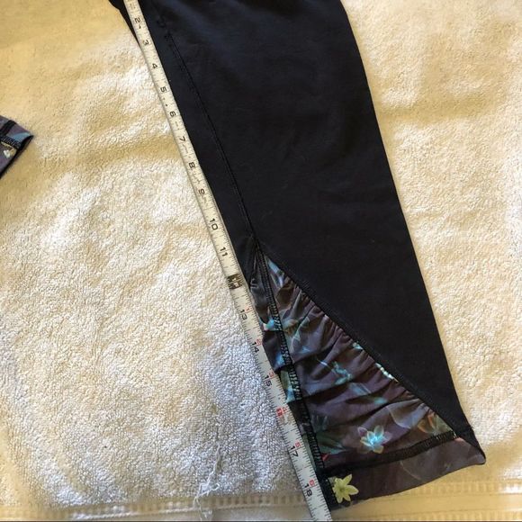 Lululemon crops size 6 - Picture 4 of 6